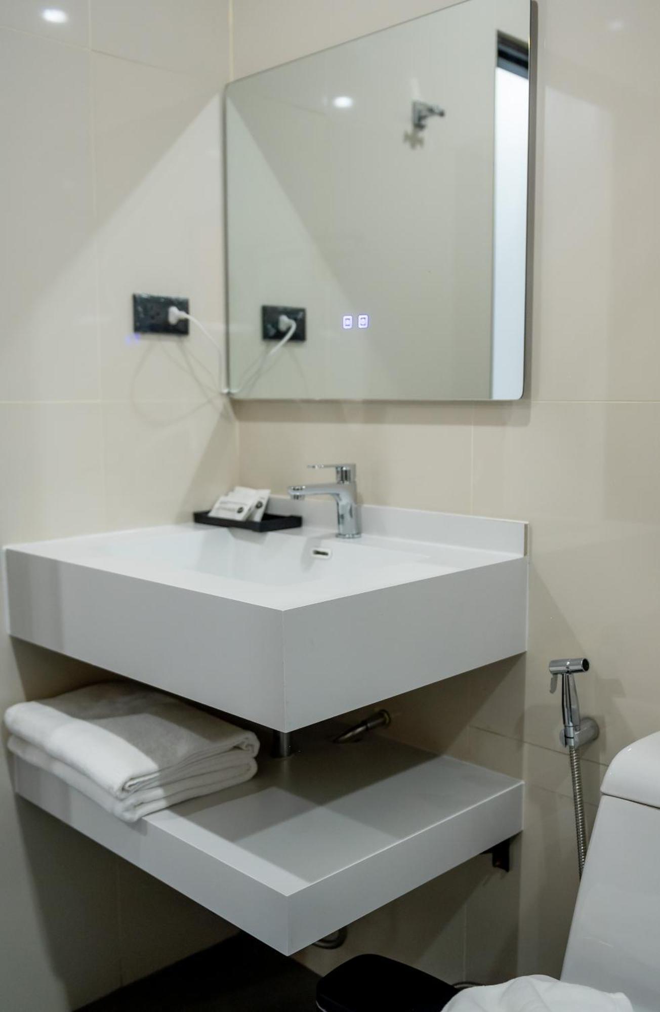 Tobedzz Hotel Ranong Buitenkant foto