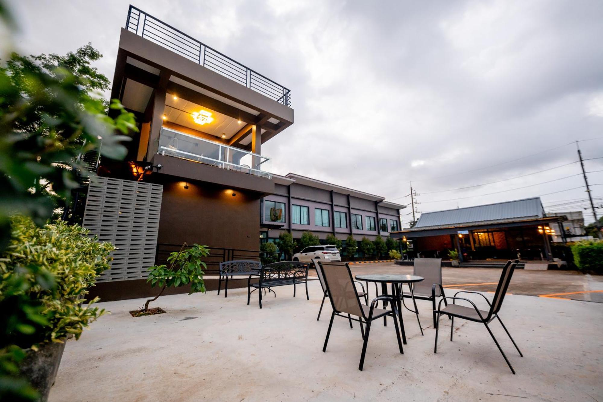 Tobedzz Hotel Ranong Buitenkant foto