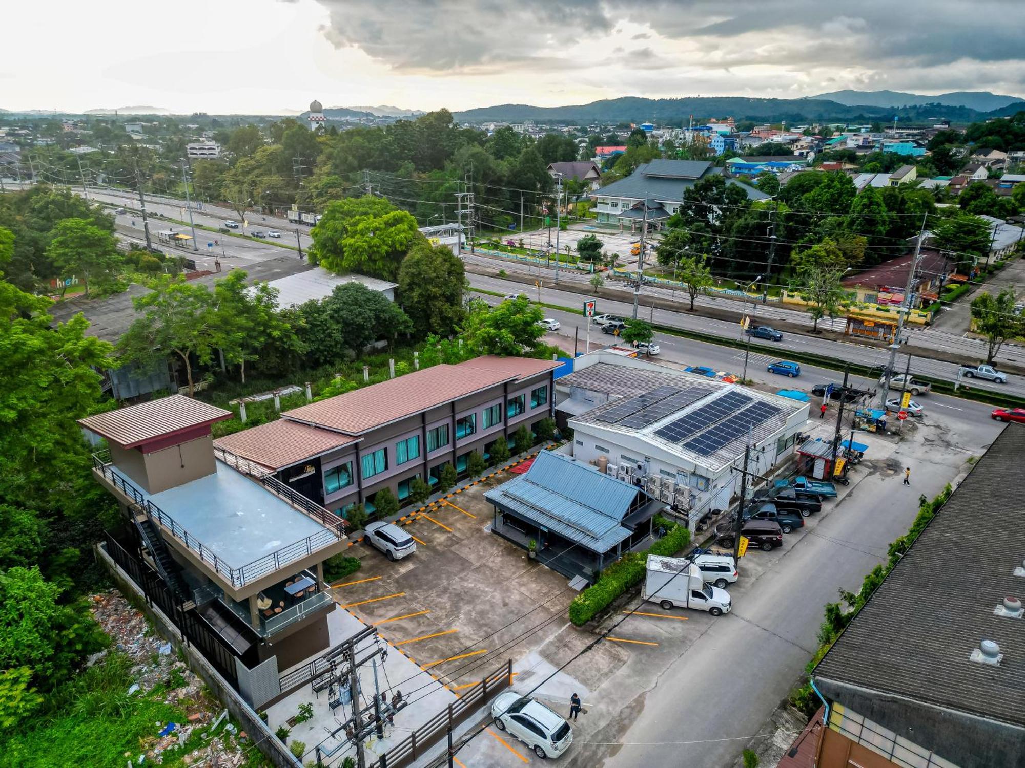Tobedzz Hotel Ranong Buitenkant foto